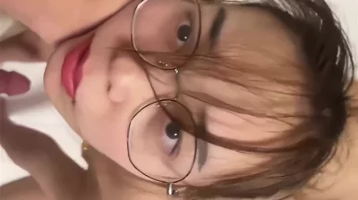 文静端庄的英语老师一上床就变成反差母狗被前后夹击