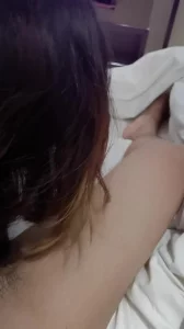 天津00后骚逼进门直接给我口交大鸡巴衣服不脱